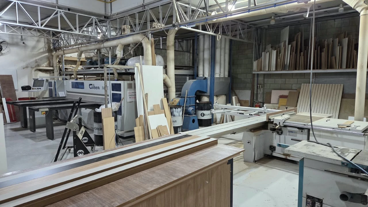 Máquinas e equipamentos usados na produção de marcenaria